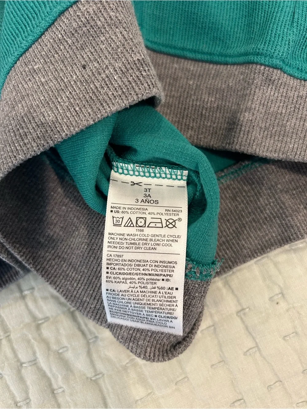 Old Navy Boys Sweater. Size 3T.